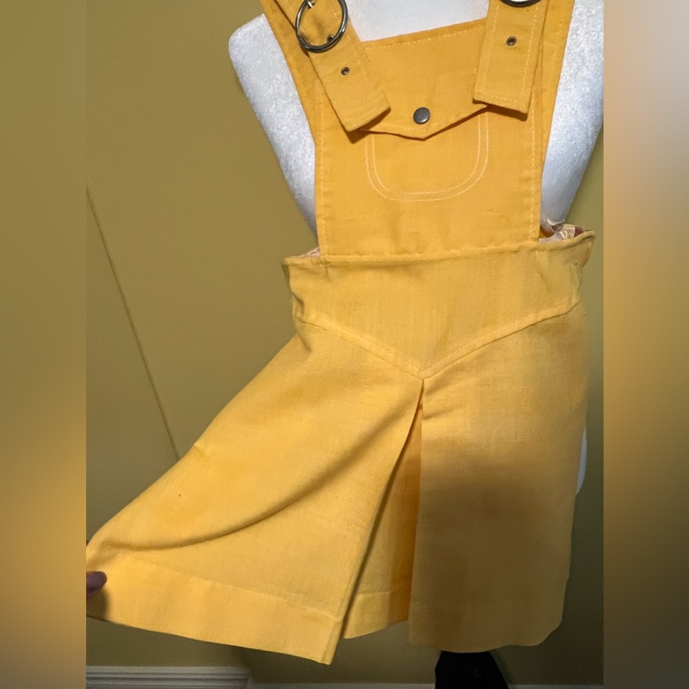 Little girl’s vintage pinafore-60s